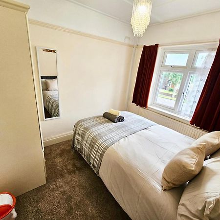 Small Double Room Near Southmead Bristol Exterior foto