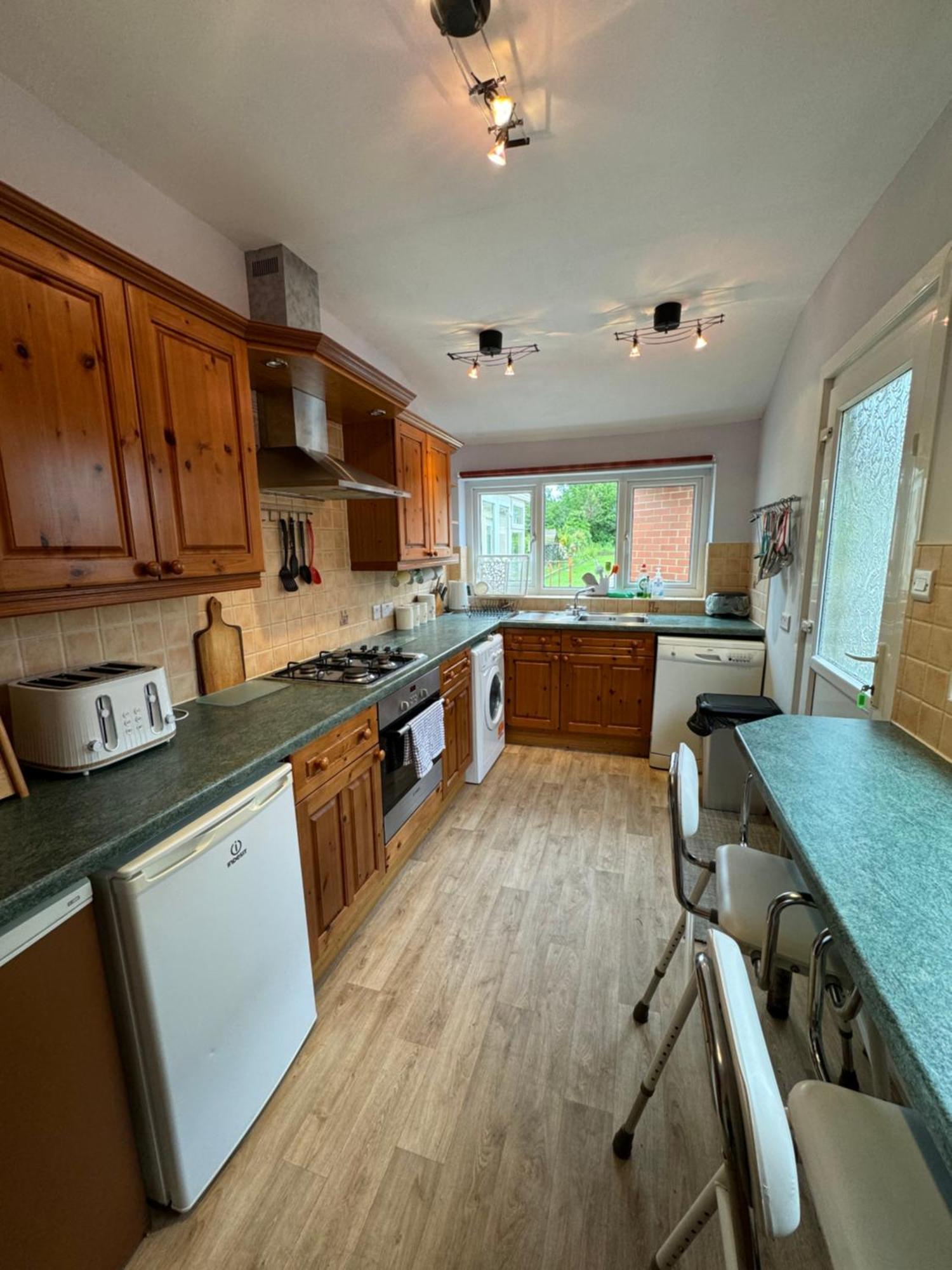 Small Double Room Near Southmead Bristol Exterior foto